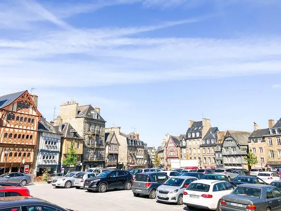 New Elegance Et Confort Face A La Gare Parking Guingamp 0*,  Francja